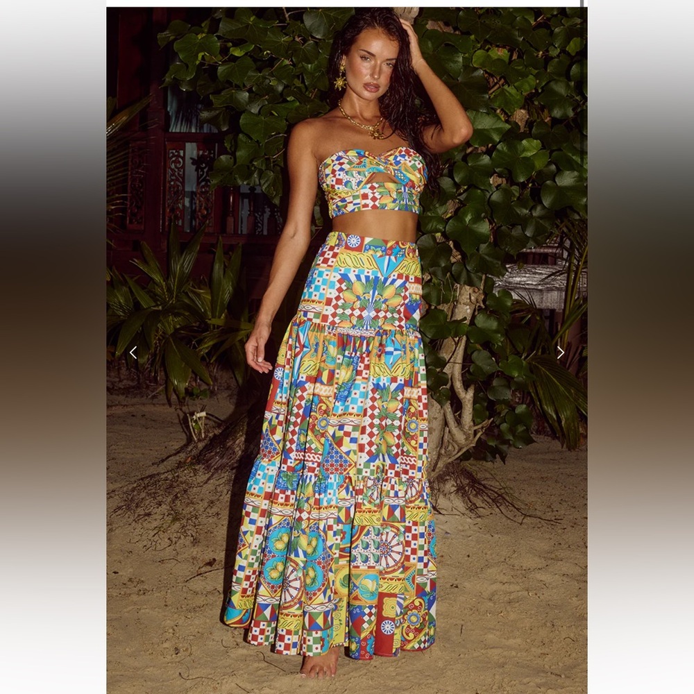 Run way the label top and skirt set